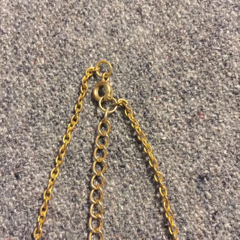 4 necklaces - Picture 7 of 13
